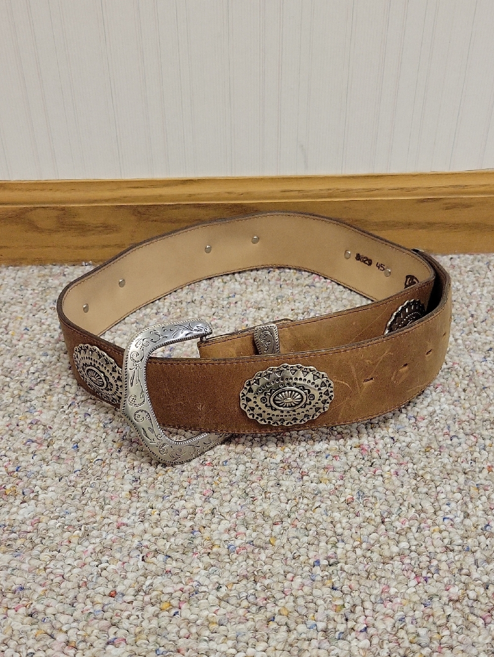 Circle Y Western-Style Brown Leather Belt with Decorative Silver Conchos Sz 34